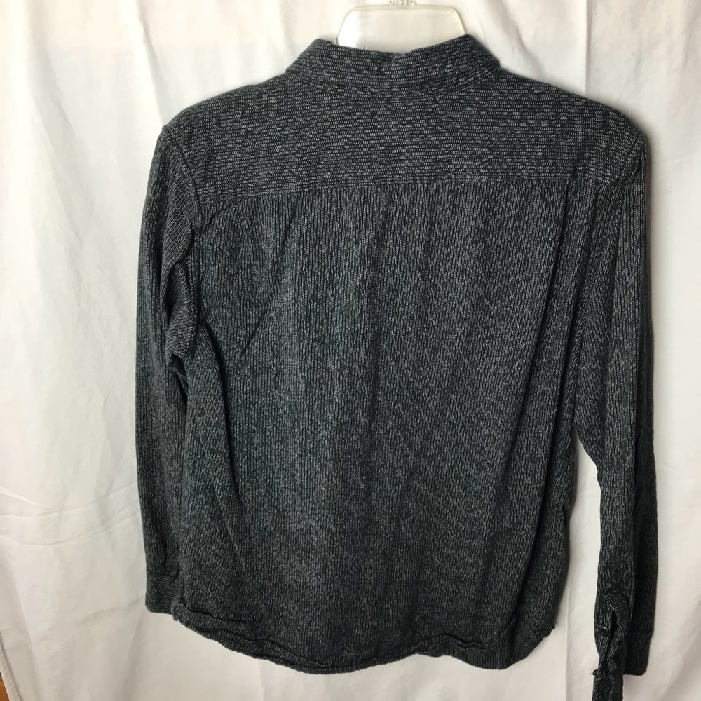 Static button down - Picture 3 of 7